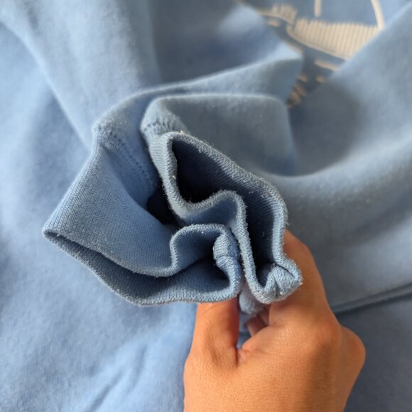 3/$30 Cozy Banff National Park crewneck sweater - Picture 4 of 7